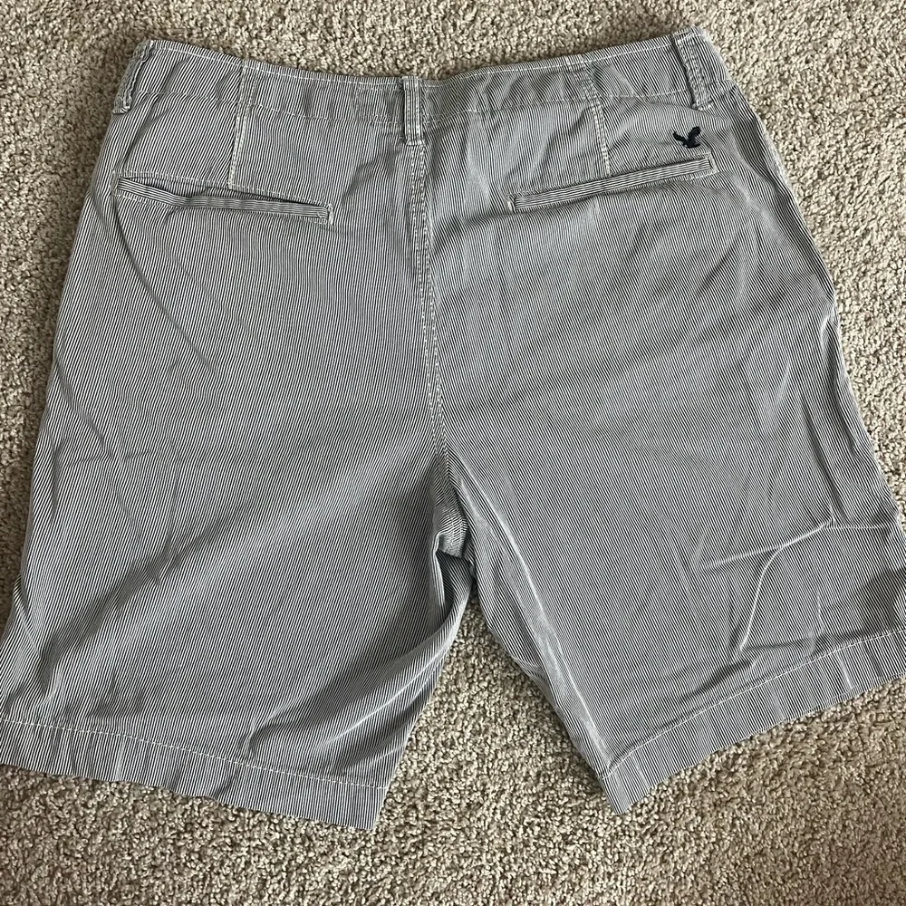 American Eagle Men’s Classic Fit Seersucker Shorts Blue White Pinstripe Size 34 - Picture 4 of 9